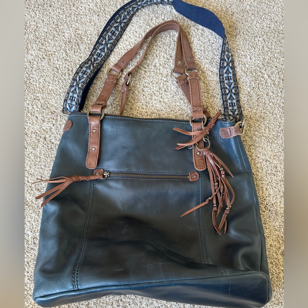 “THE SAK” large shoulder/crossbody bag in GREAT condition.
